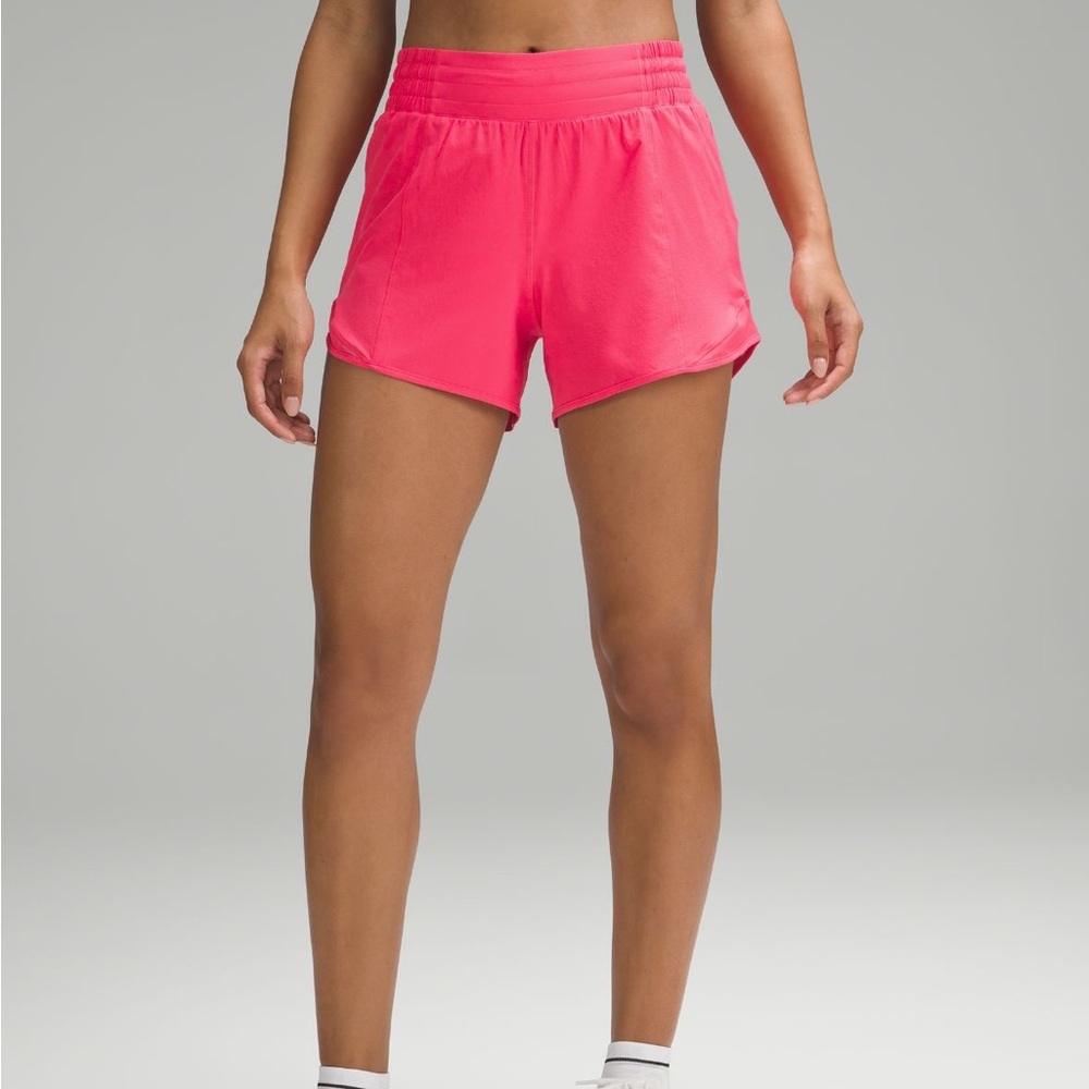 NWOT Lululemon Hotty Hot 4” Shorts